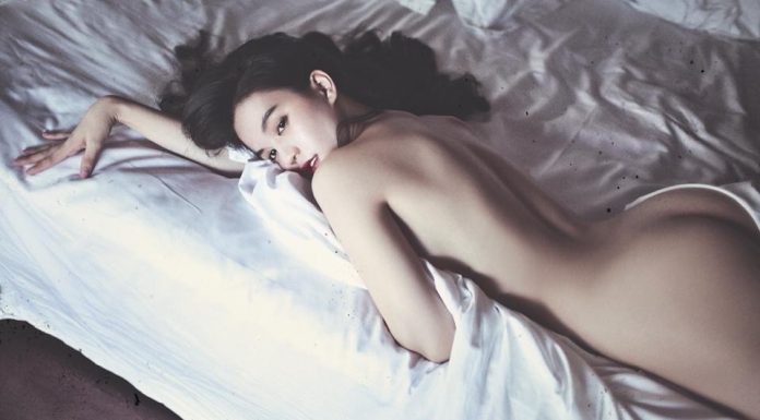 Bộ ảnh nude mới của Ngọc Trinh tại Nha Trang